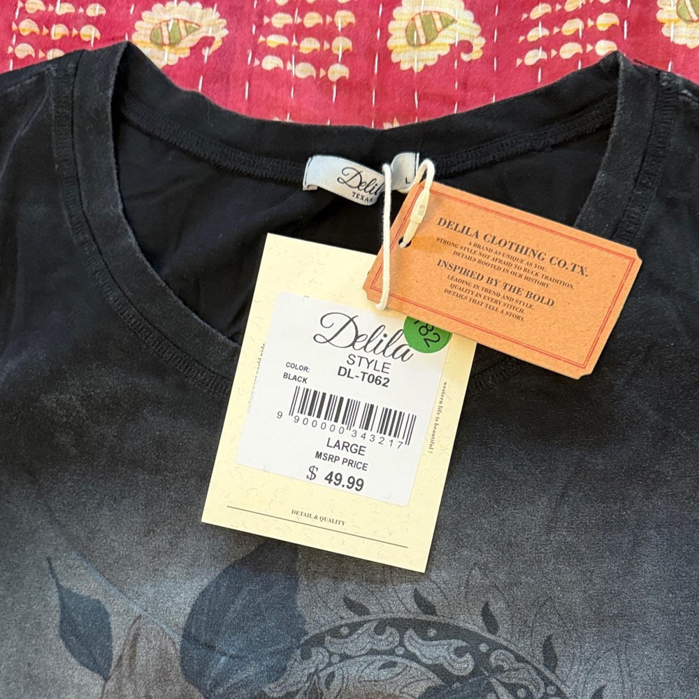 Montana West Black Short Sleeve Tee with Subtle Floral Cross Graphic - Picture 4 of 8